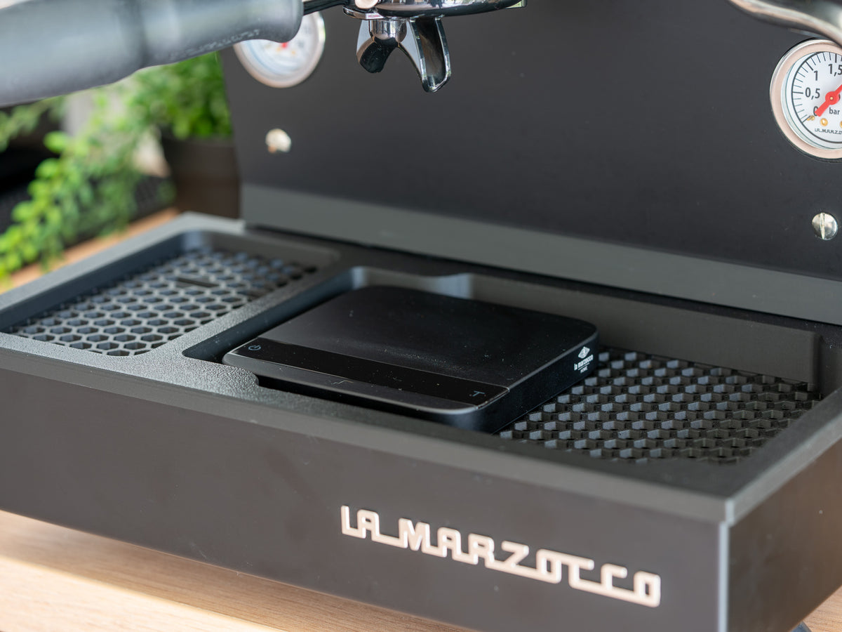 La Marzocco Linea Mini und Mini R Zubehör – Abtropfgitter mit Waagen-Aussparung (Acaia Lunar Driptray)