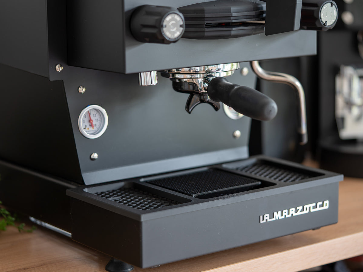 La Marzocco Linea Mini R – Acaia Lunar Abtropfgitter
