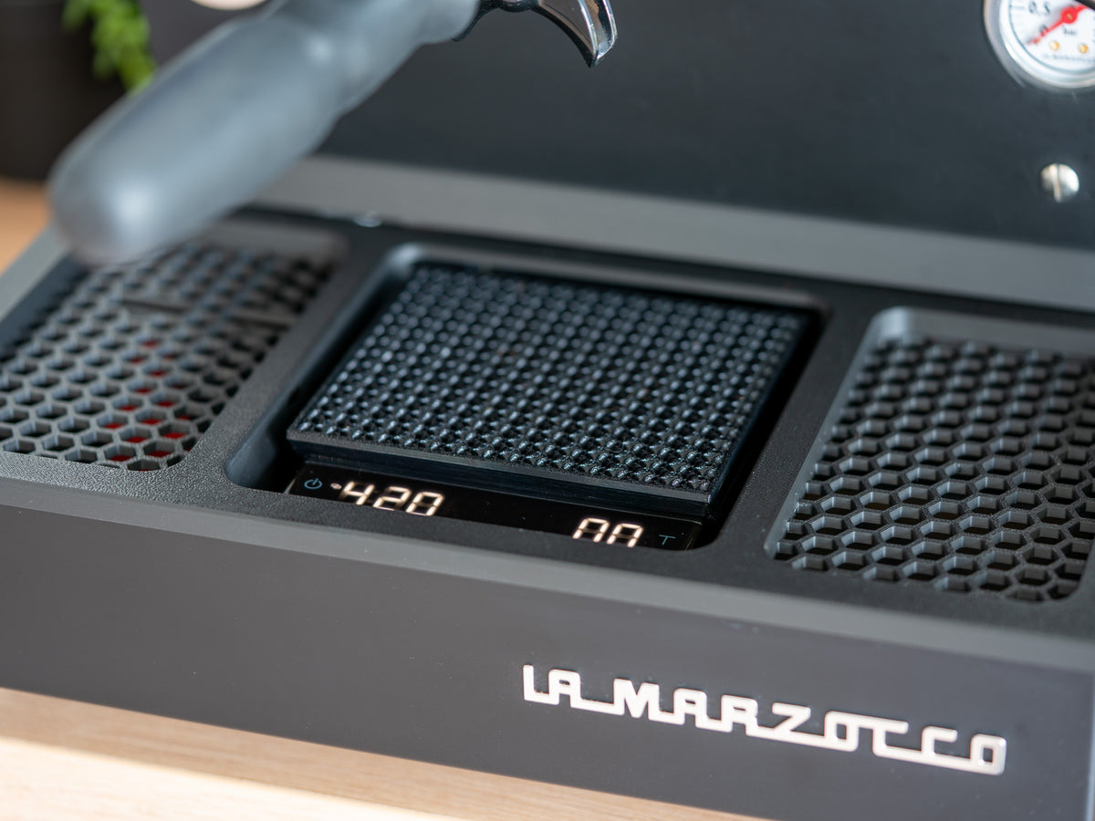 La Marzocco Linea Mini R – Acaia Lunar Abtropfgitter
