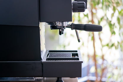 La Marzocco Linea Mini R – Acaia Lunar Abtropfgitter