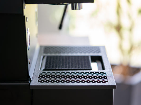 La Marzocco Linea Mini  – Acaia Lunar Abtropfgitter mit Gummimatte